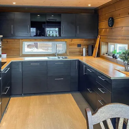 4 Bedroom Lovely In